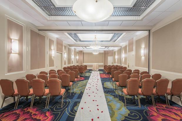 Images Crowne Plaza Virginia Beach Town Center by IHG