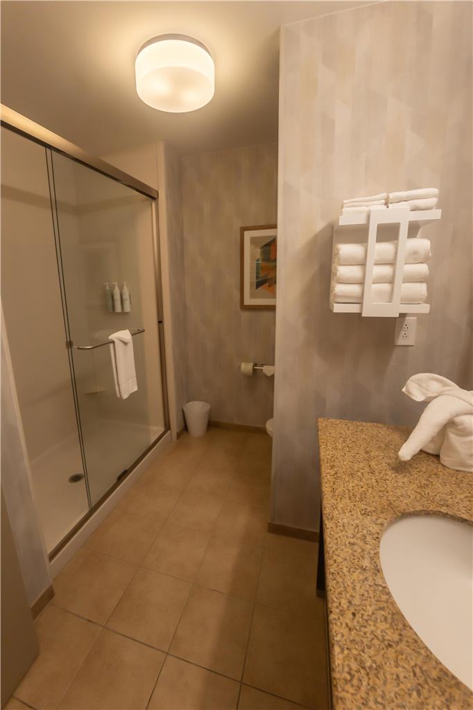 Guest room bath