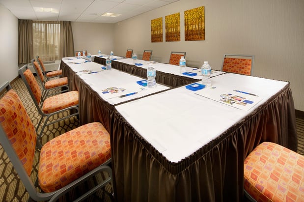 Images Holiday Inn Express Waldorf by IHG