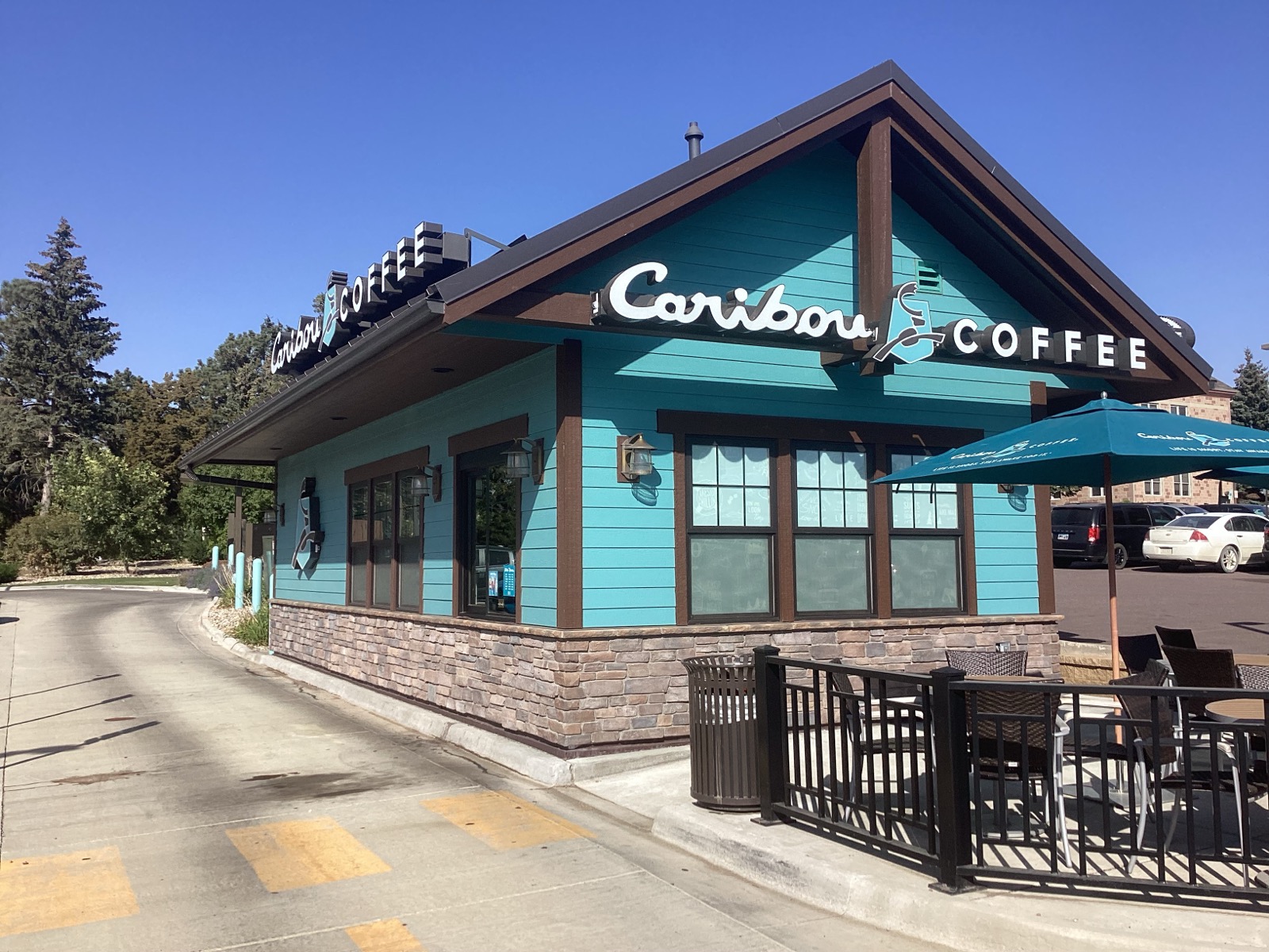 Storefront of the Caribou Coffee at 1730 East 10th Street in Sioux Falls