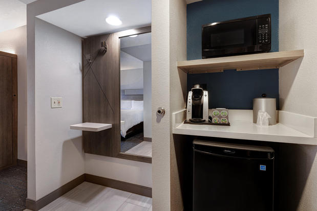 Images Holiday Inn Express & Suites Central Omaha by IHG