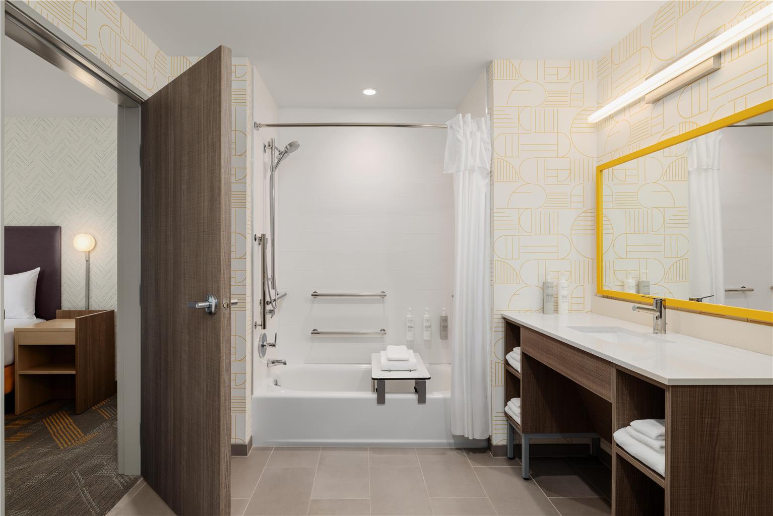 Guest room bath