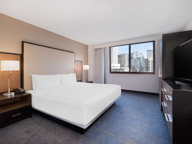 Images Embassy Suites by Hilton Chicago Downtown River North