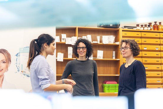 Merton-Apotheke - Partner von AVIE, Lurgiallee 6-8 in Frankfurt am Main