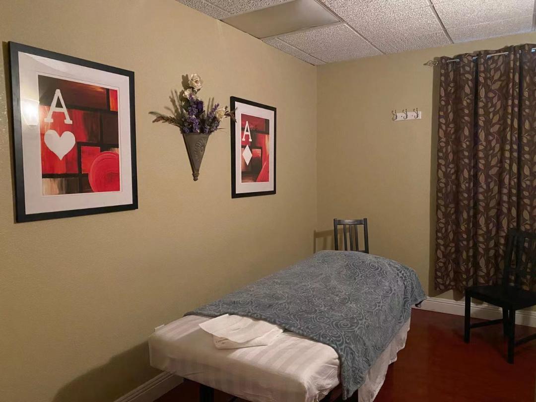 Acupressure is an ancient Chinese healing method. Applying pressure with the fingers, arm or elbow to certain meridian points on the body to relieve pain, including neck pain, shoulder pain, lower back pain, headaches.