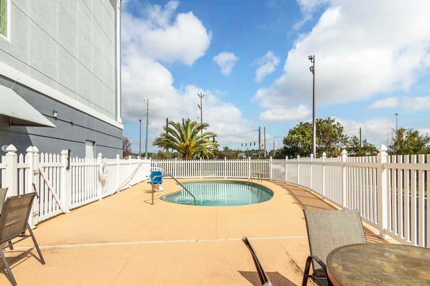 Images Best Western Plus Brunswick Inn & Suites