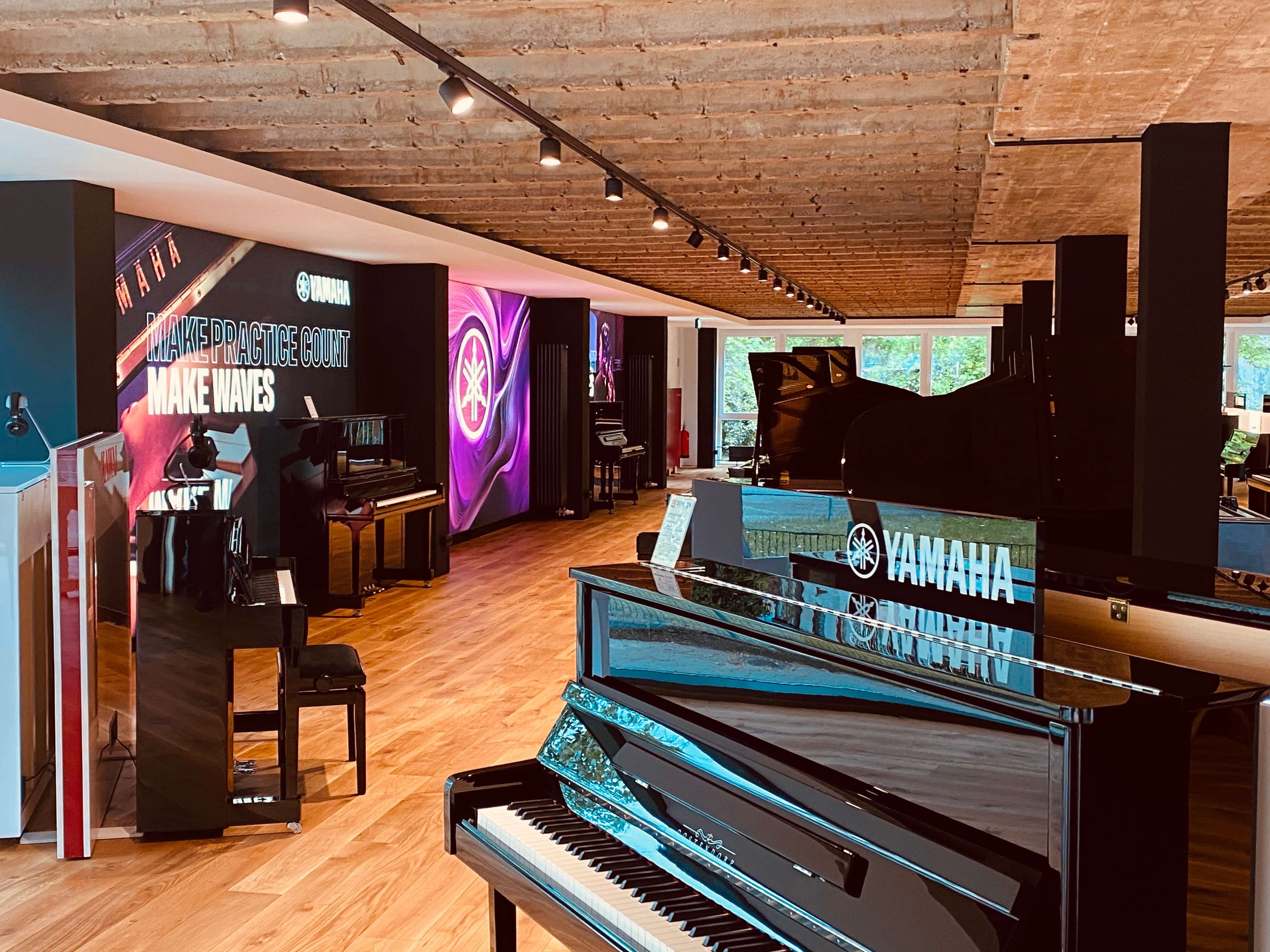 DEMMER - Pianos & Flügel - GALLERY