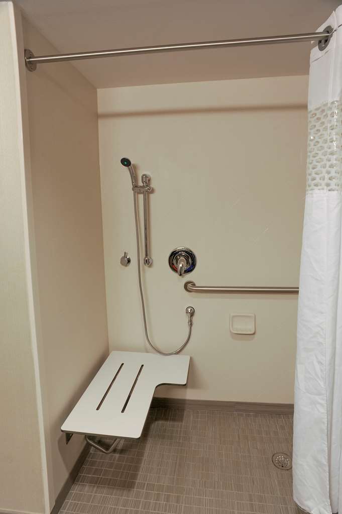 Guest room bath