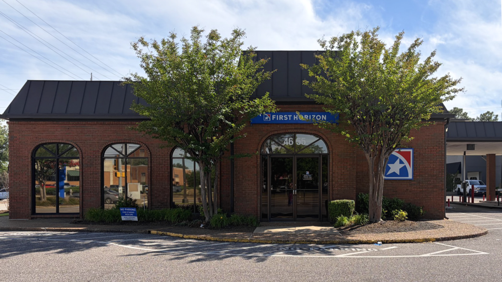 First Horizon Bank - Memphis, TN - 4655 Poplar Ave