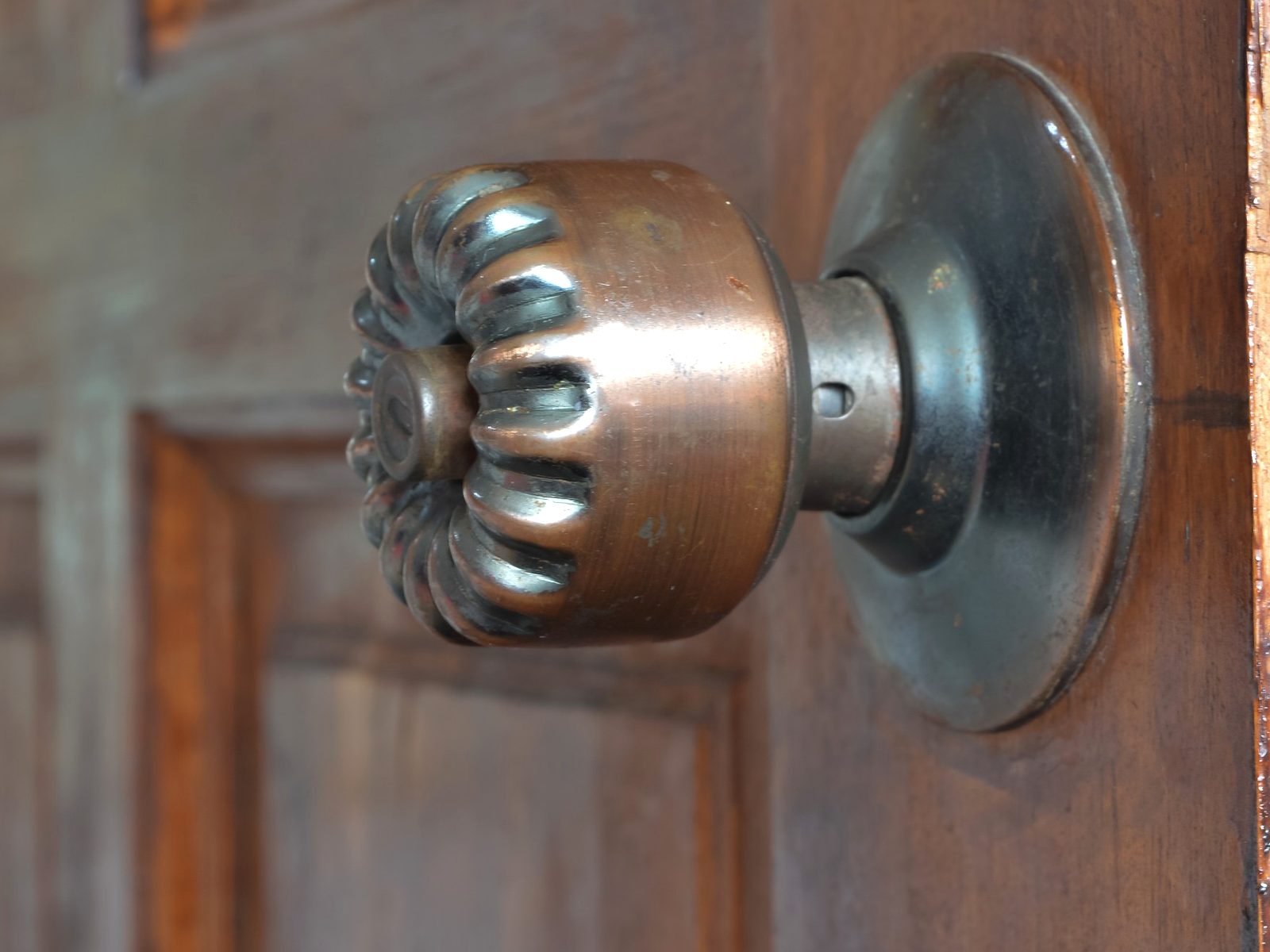 Cross Locksmith Logo