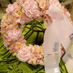TRAUERFLORISTIK rosa kranz blume mit band- Blütenkorb München