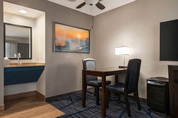 Images Embassy Suites by Hilton Miami International Airport