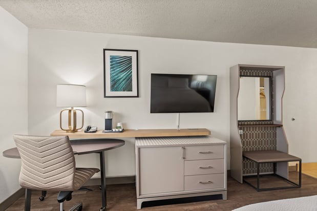 Images Holiday Inn Tampa Westshore - Airport Area by IHG