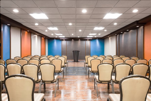 Images Holiday Inn Newark International Airport by IHG