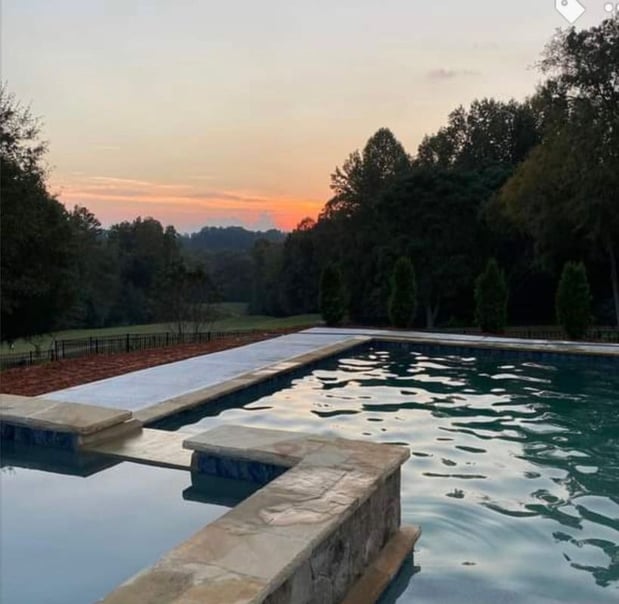 Images NLO Pool and Landscape