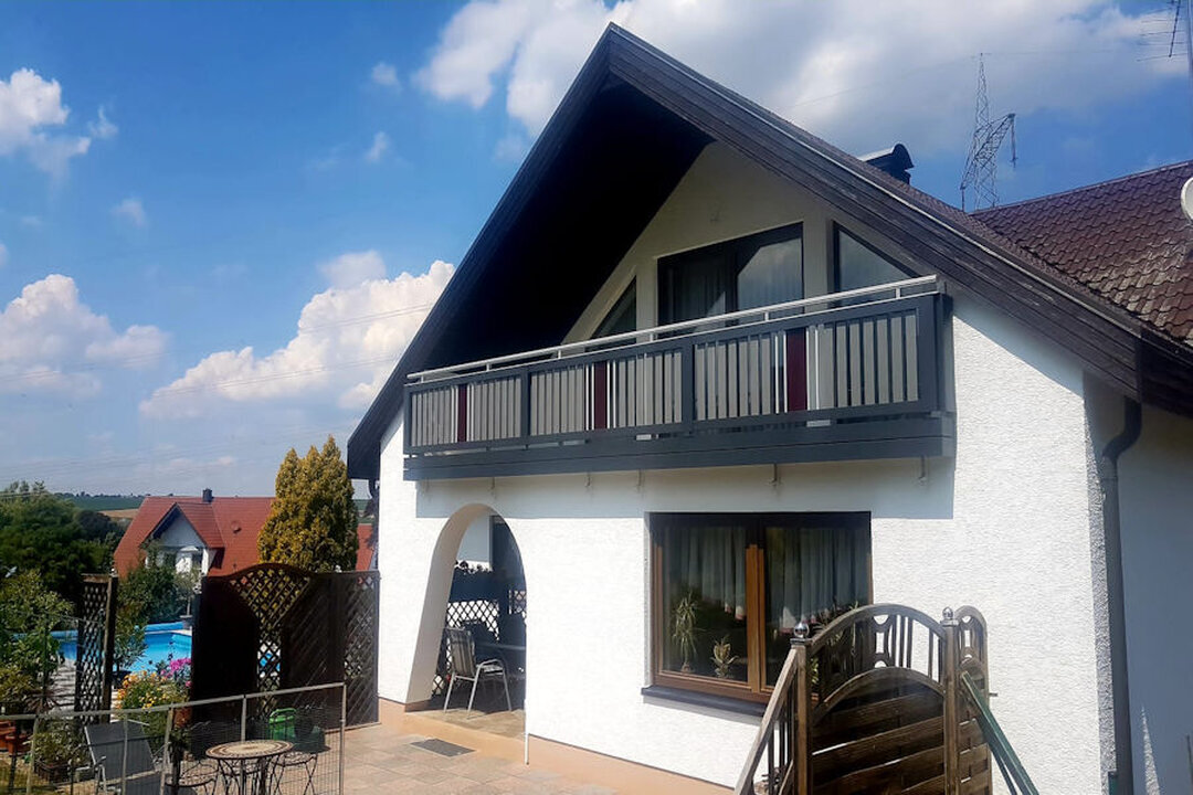 Altstetter Balkone, Krumbacher Straße 28 in Neuburg an der Kammel