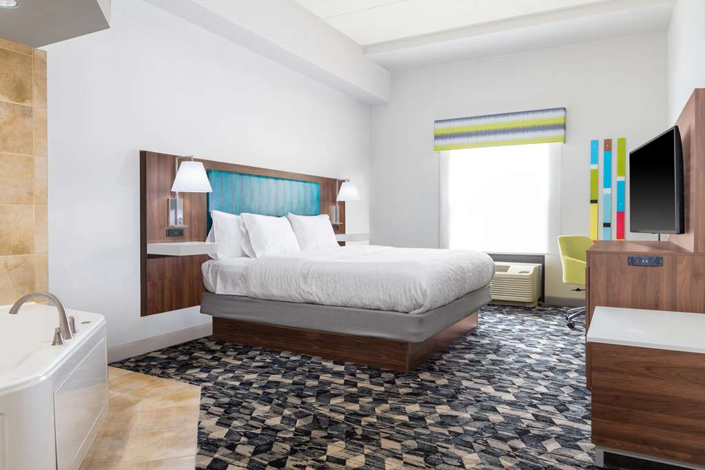 Guest room bath