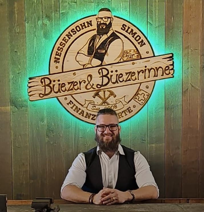 Bilder Simon Nessensohn Finanzexperte für Büezer und Büezerinne
