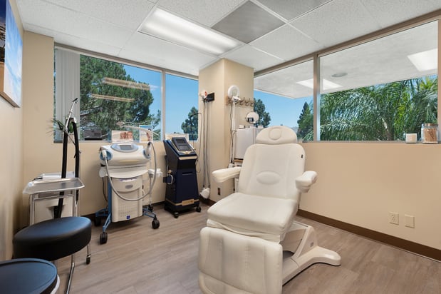 Images Golden State Dermatology - Amber A. Kyle, M.D.