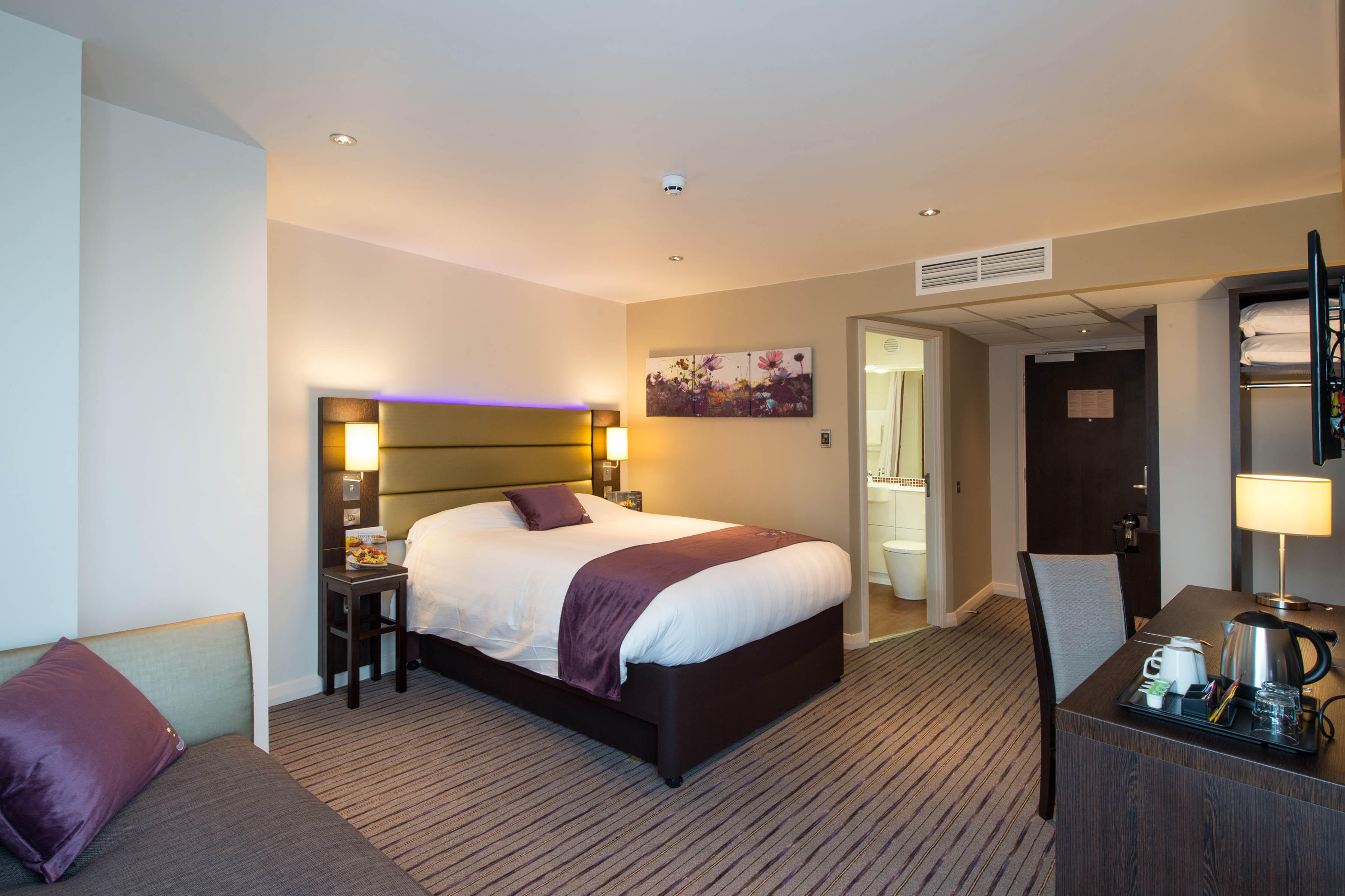 Premier Inn bedroom Premier Inn Manchester City Centre West hotel Salford 03333 219367