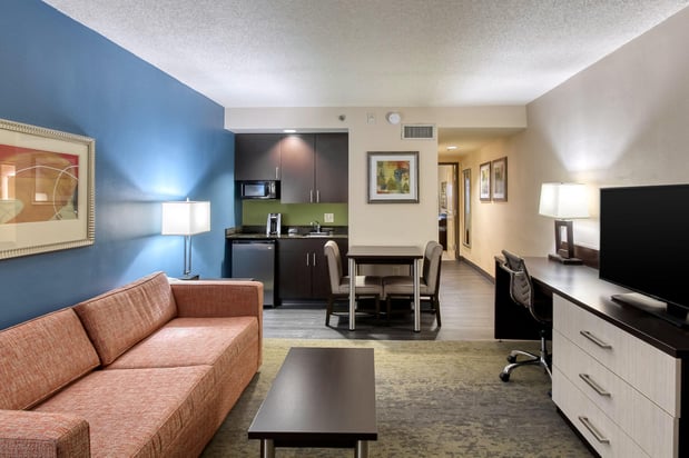 Images Holiday Inn & Suites Atlanta Airport-North by IHG