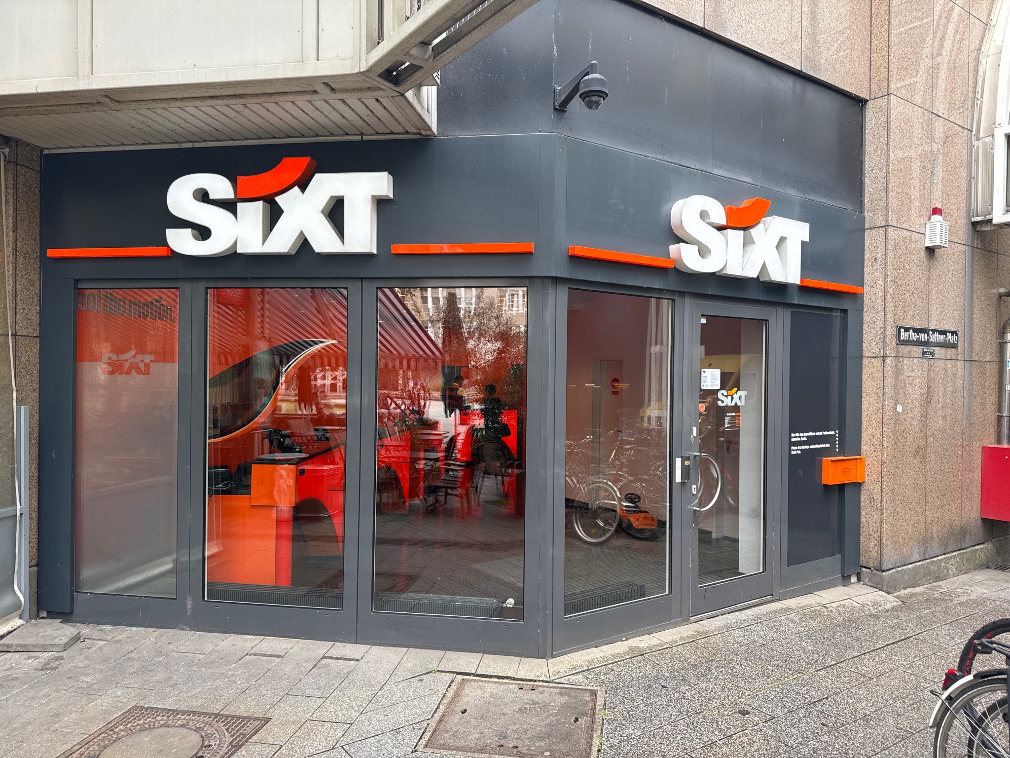 SIXT Autovermietung Düsseldorf Zentrum/HBF, Willi-Becker-Allee 10 in Düsseldorf