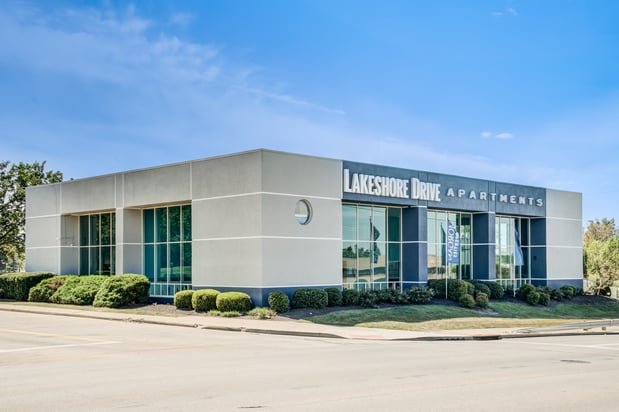 Images Lakeshore Drive Apartment Homes