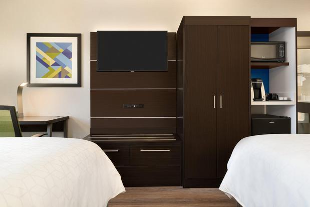 Images Holiday Inn Express Jamaica - Jfk Airtrain - Nyc by IHG