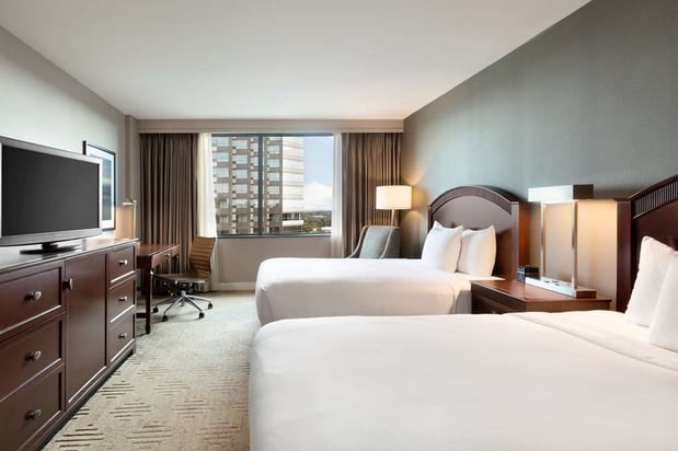 Images Hilton East Brunswick Hotel & Executive Meeting Center