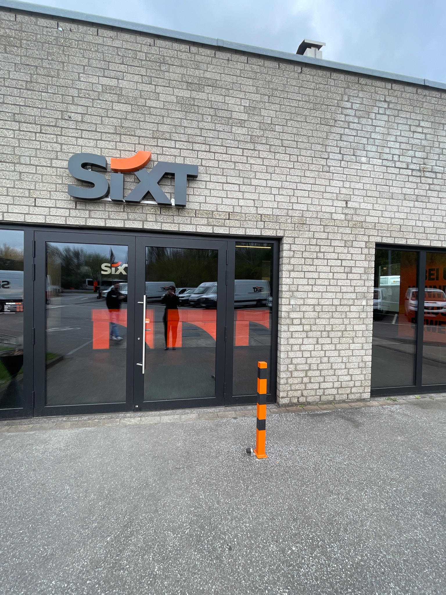 SIXT Truck Center Düsseldorf, Tilde-Klose-Weg 2-4 in Düsseldorf