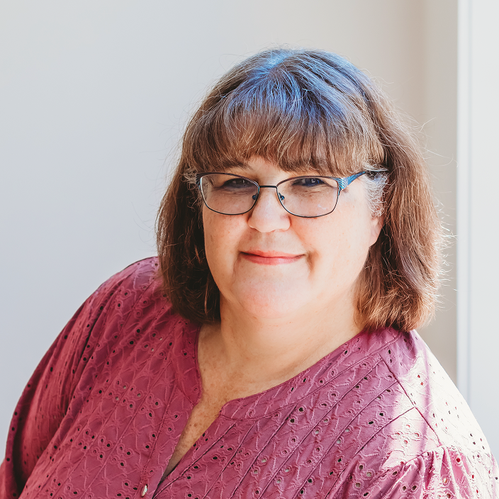 Debbie Warren headshot.