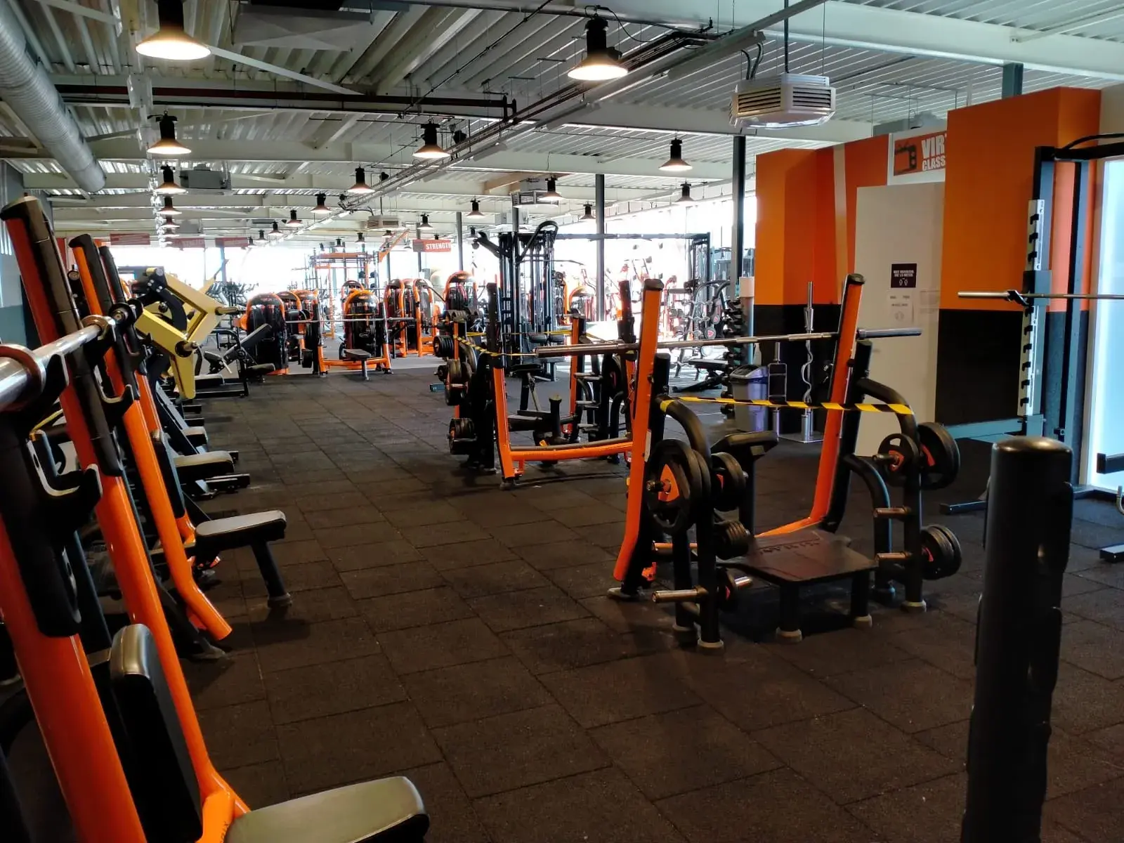 Foto's Basic-Fit 24/7