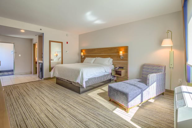 Images Holiday Inn Express & Suites Gulf Shores by IHG