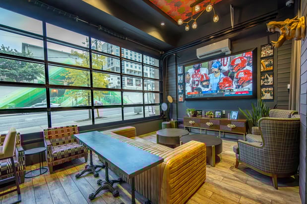 Images Holiday Inn & Suites Nashville Downtown - Broadway by IHG