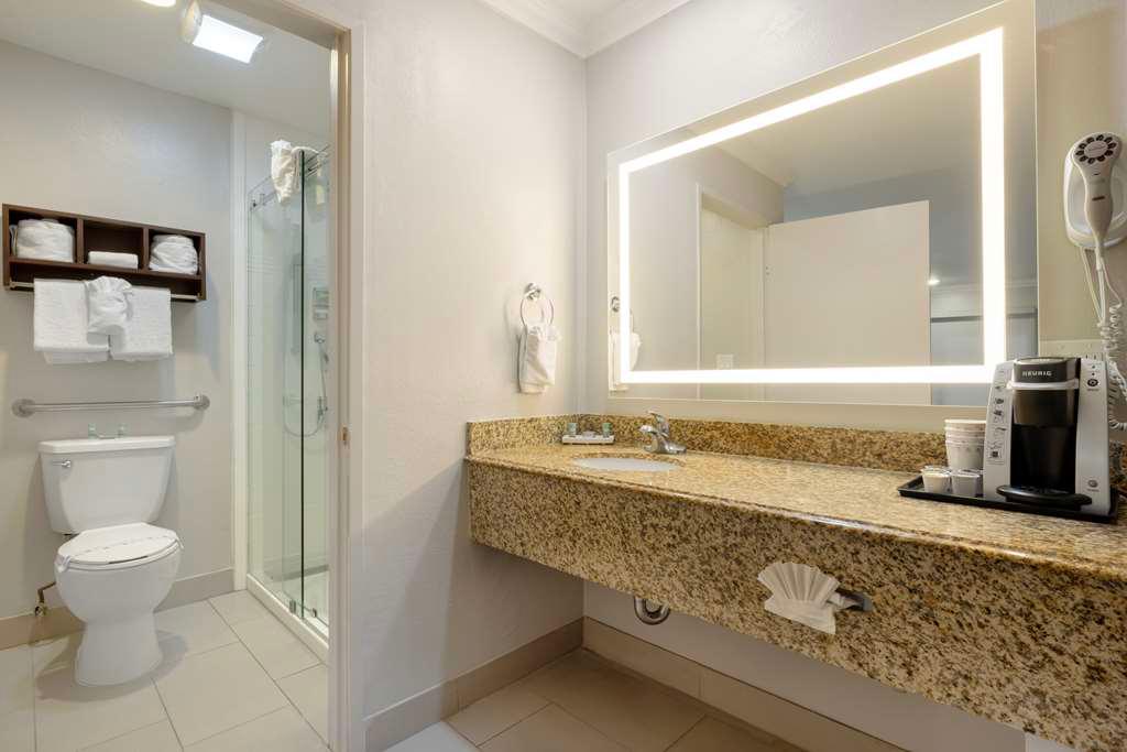 Double bed room Best Western Courtesy Inn Hotel - Anaheim Resort Anaheim (714)772-2470