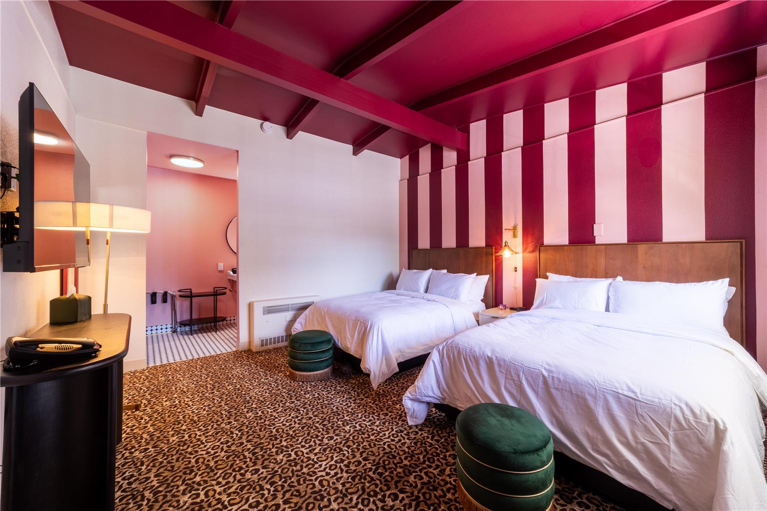 2 Double Beds