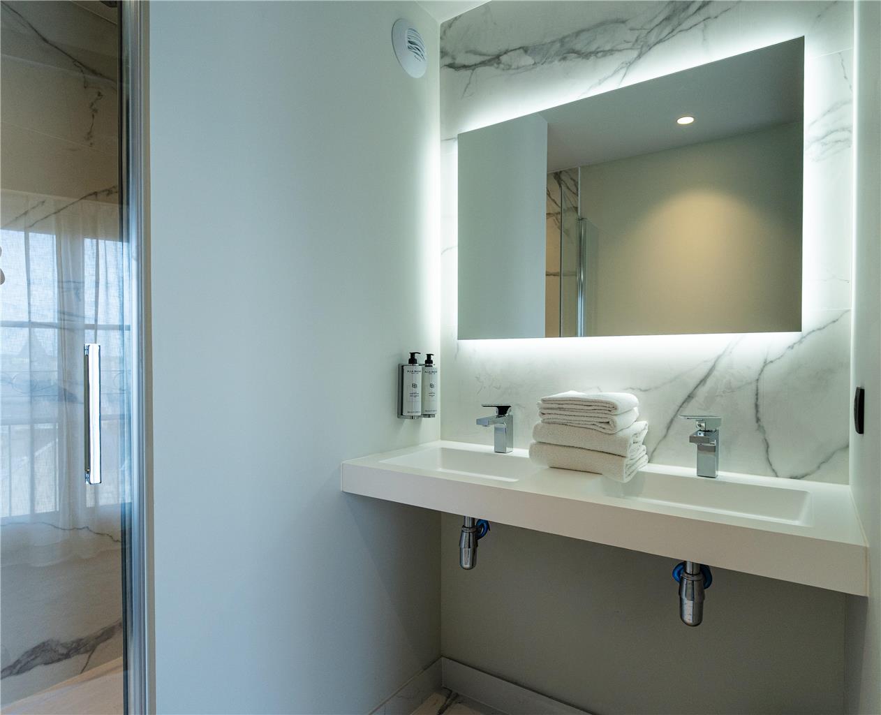 Suite Bathroom