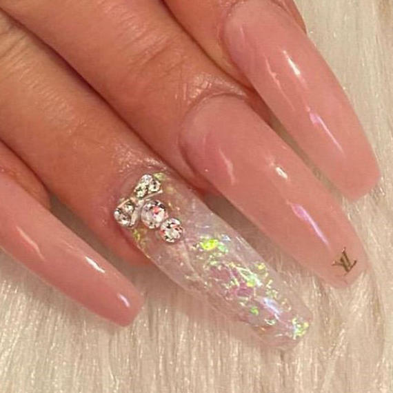 MAGICAL TOUCH BEAUTY SALON-unÌas arregladas