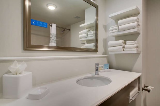 Images Hampton Inn & Suites Milwaukee West