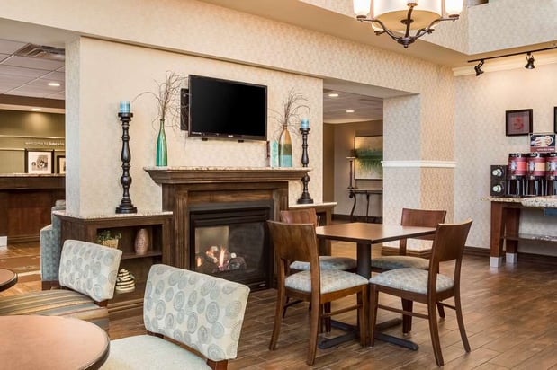 Images Hampton Inn & Suites Lincoln Northeast I-80