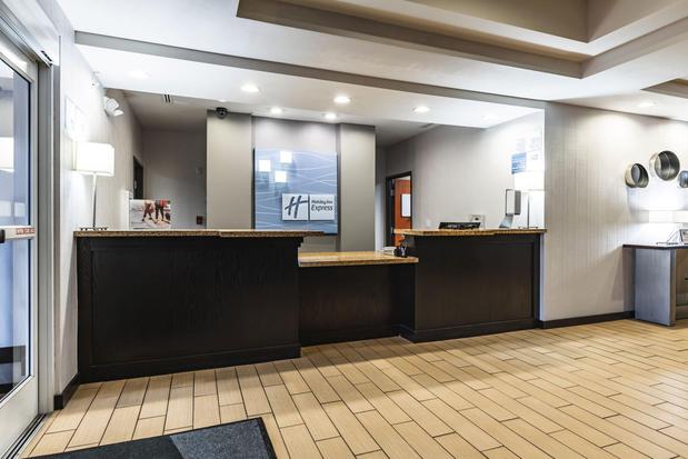 Images Holiday Inn Express & Suites New Martinsville, an IHG Hotel