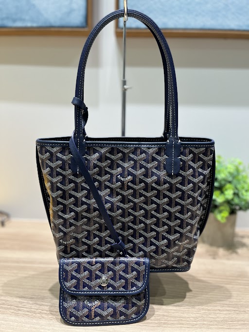 Images KOMEHYO（コメ兵）買取センター南森町