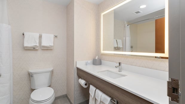 Images Holiday Inn Express & Suites Hampton South-Seabrook by IHG