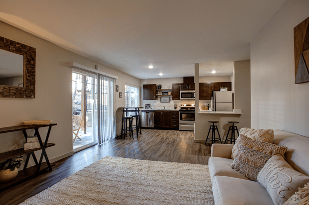 Images Commons at Redwood Creek Apartments