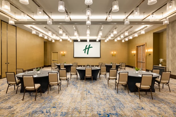 Images Holiday Inn & Suites Nashville Downtown - Broadway by IHG