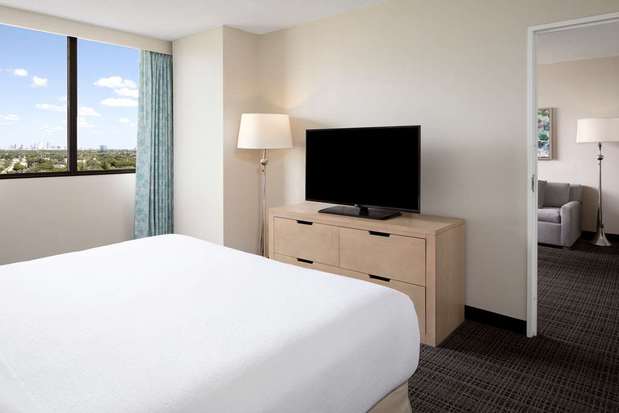 Images Embassy Suites by Hilton Tampa Airport Westshore