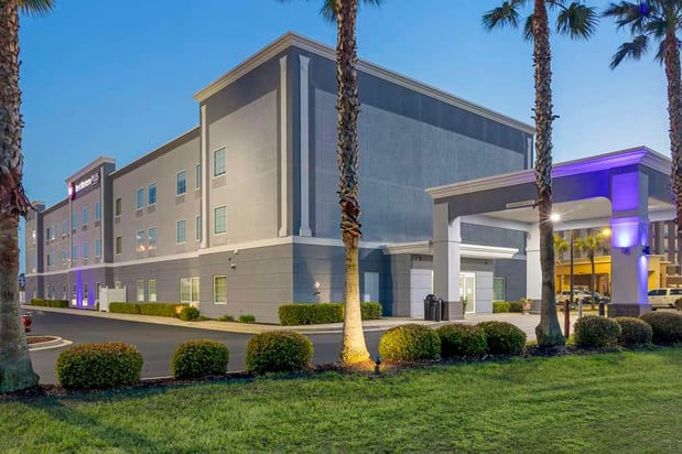 Images Best Western Plus Brunswick Inn & Suites