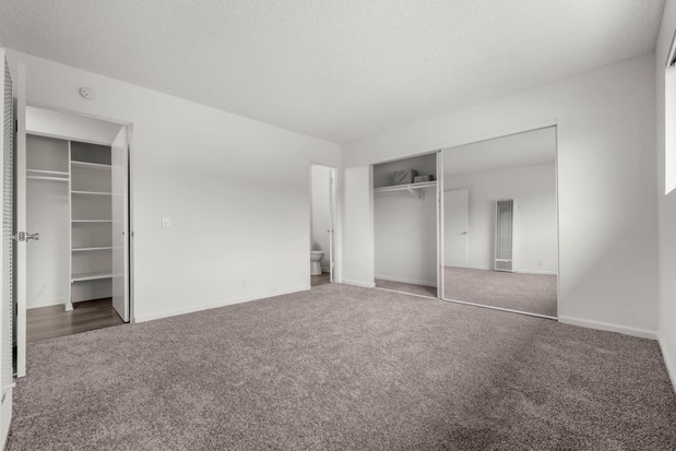 Images Sunset Square Apartments