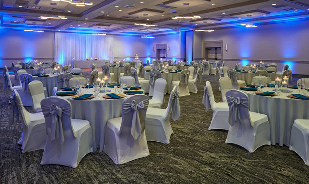 Images Crowne Plaza Melbourne-Oceanfront by IHG