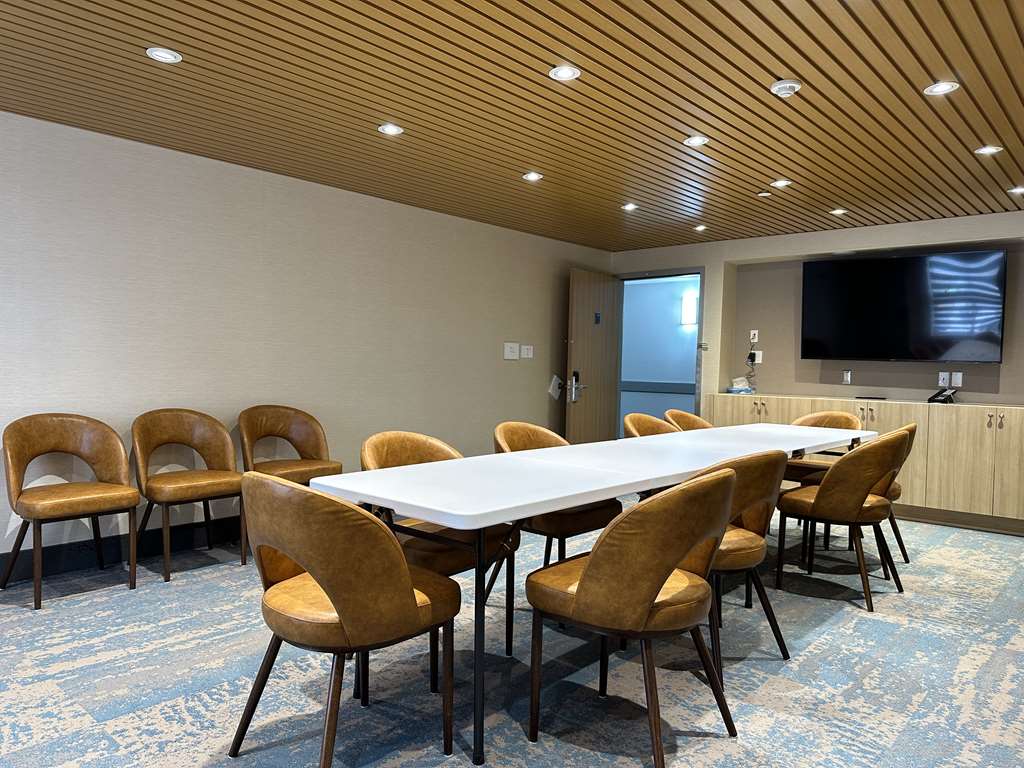 Images SureStay Plus by Best Western Brooks